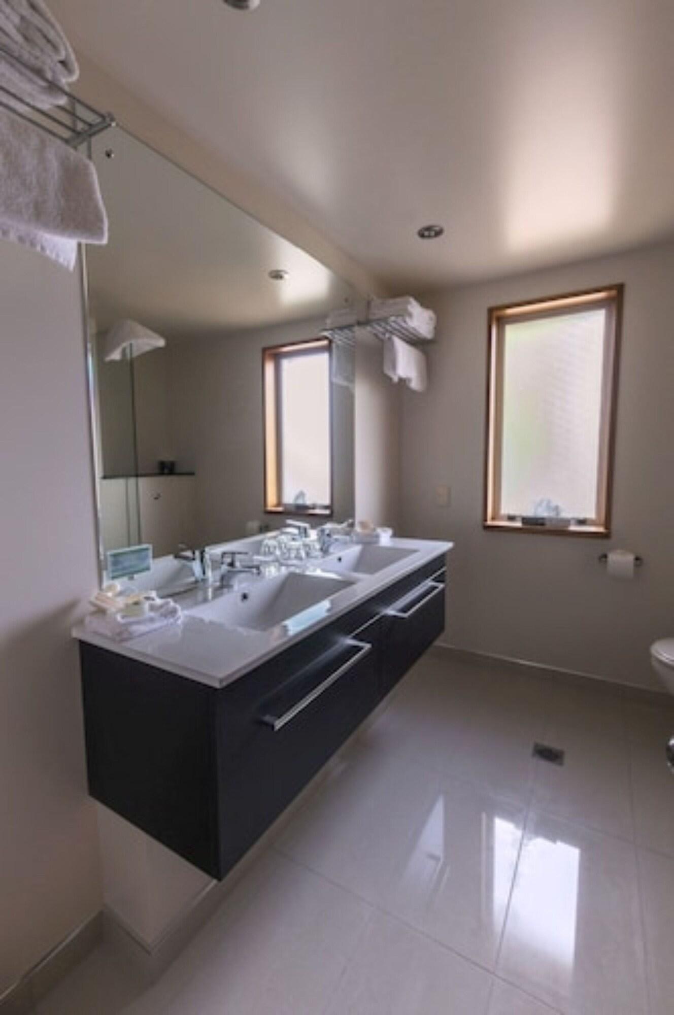 Distinction & Hotel Te Anau