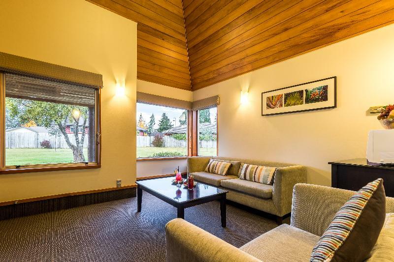 Distinction & Hotel Te Anau